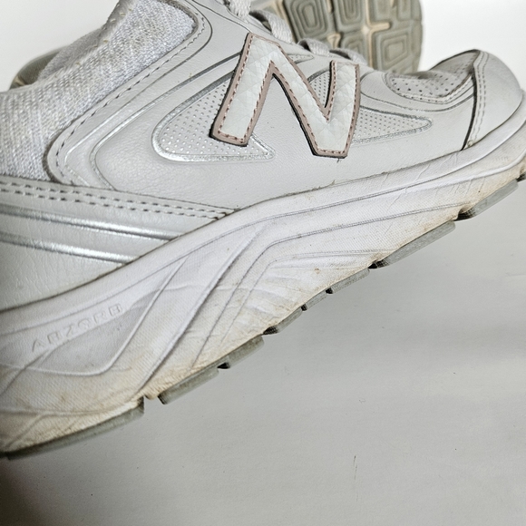 New Balance 840v2 Walking Shoes - Picture 11 of 13
